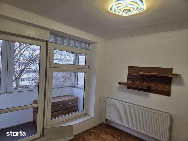 Apartament cu 3 camere decomandat în Rovine
