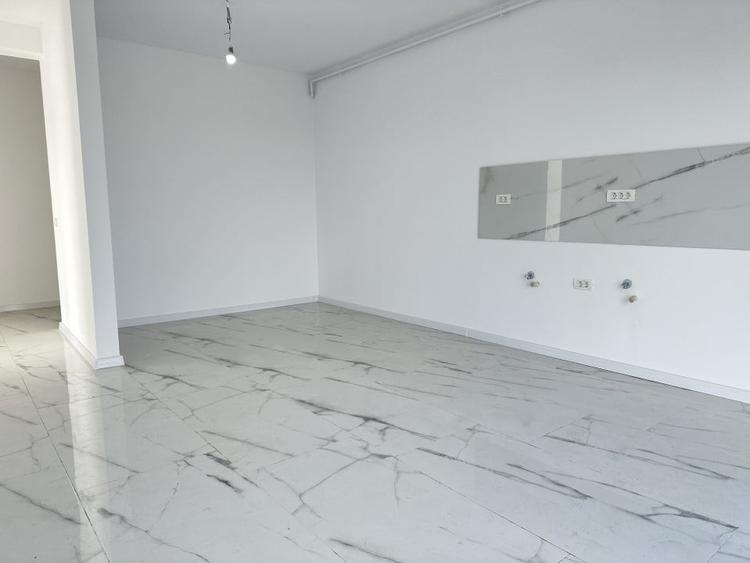 Apartament cu 3 camere decomandat în Dumbrăvița