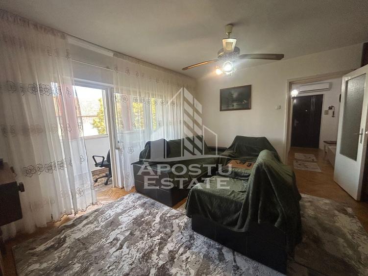 Apartament cu 2 camere semidecomandat în Dâmbovița