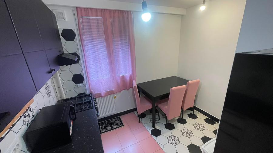 Apartament cu 3 camere decomandat în Drumul Taberei