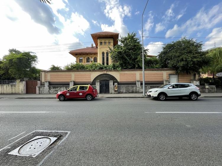 Casă cu 4 camere în Central