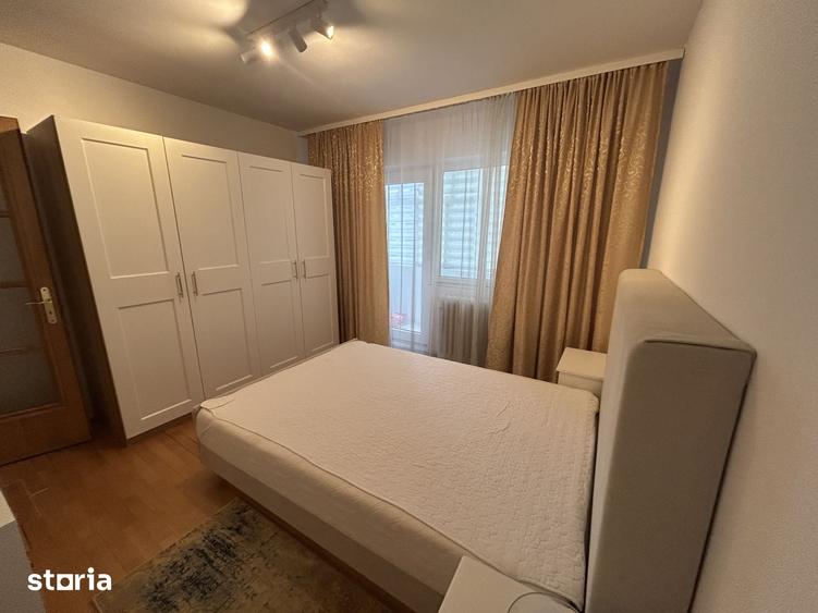 Apartament cu 3 camere decomandat în Girocului