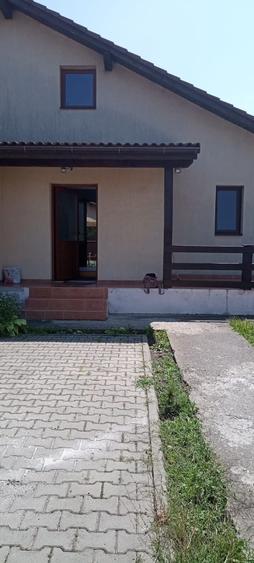 Casă cu 3 camere în Sânpetru