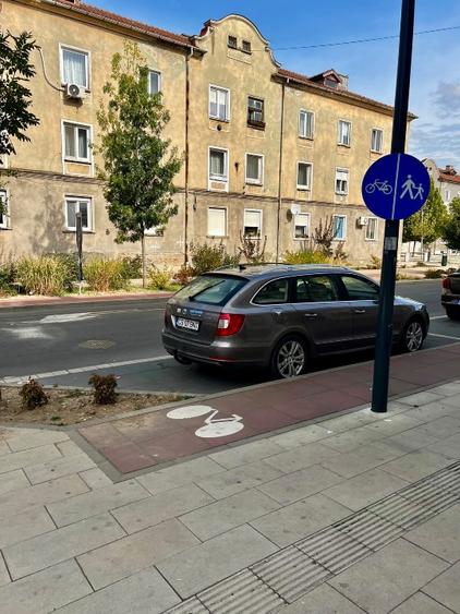 Apartament cu 2 camere decomandat în Moroasa 1