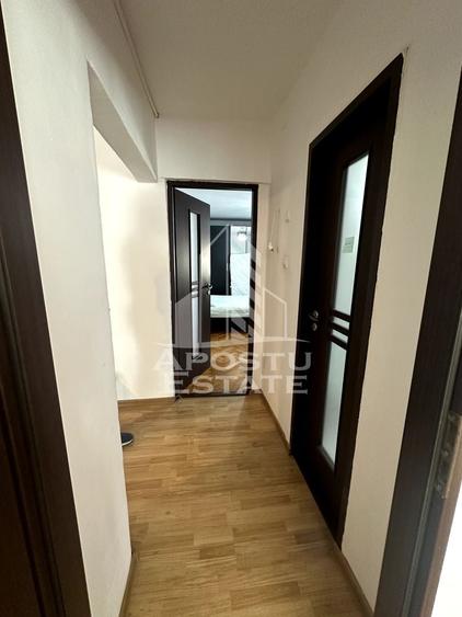 Apartament cu 3 camere decomandat în Girocului