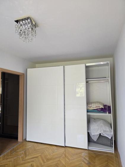 Apartament cu 3 camere semidecomandat în Medicină