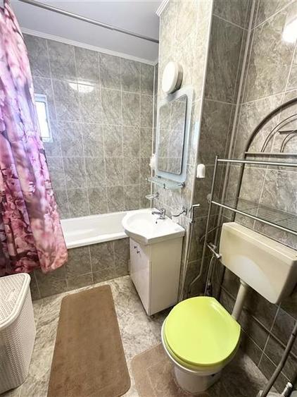 Apartament cu 3 camere semidecomandat, mobilat în Inel I