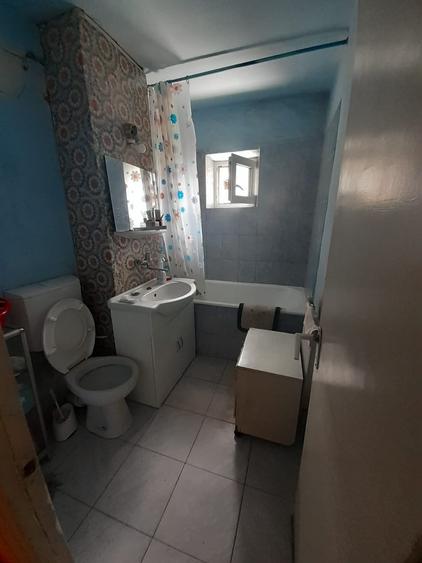 Apartament cu 4 camere decomandat în Dâmbul Rotund