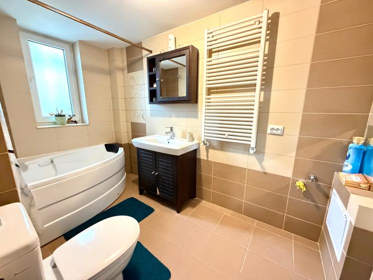 Apartament cu 3 camere decomandat în Barați