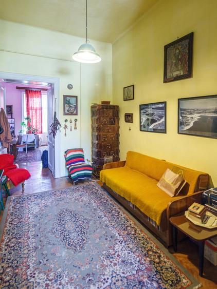Apartament cu 4 camere decomandat în Central