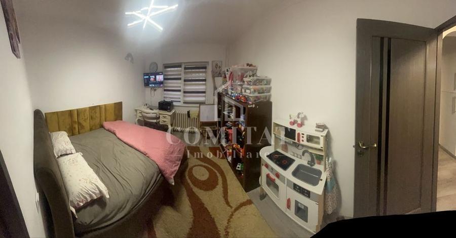 Apartament cu 3 camere decomandat, mobilat în Bulgaria