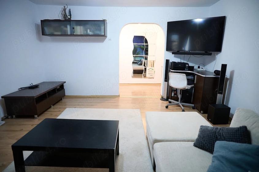 Apartament cu 3 camere decomandat în Micro 5