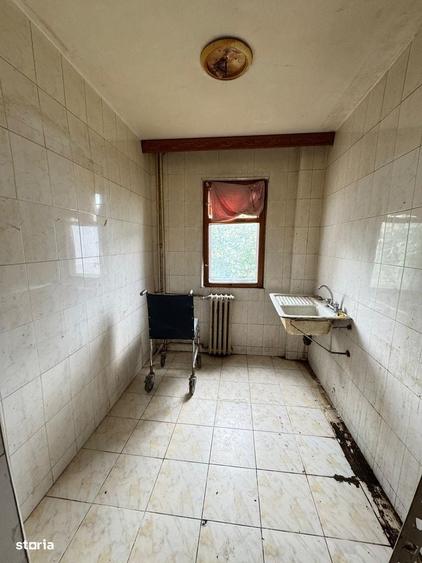 Apartament cu 3 camere semidecomandat în Alexandru cel Bun