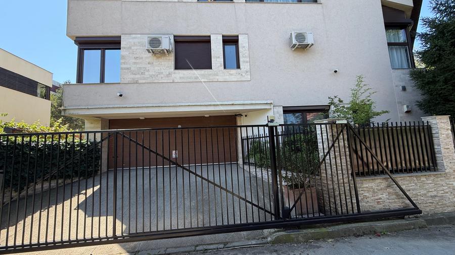 Casă individuală cu 6 camere cu Garaj în Pipera