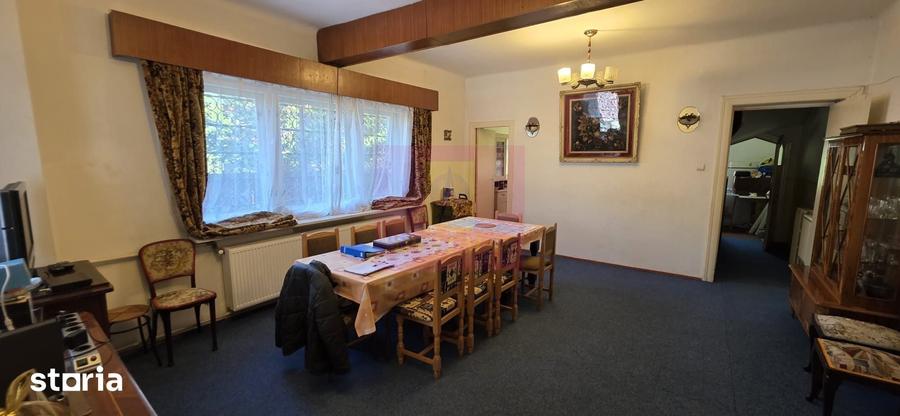 Casă cu 8 camere cu Teren 518 Mp în Central