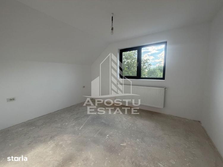 Casă cu 4 camere în Sânandrei