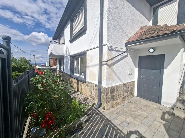 Apartament cu 2 camere semidecomandat în Brașovul Vechi