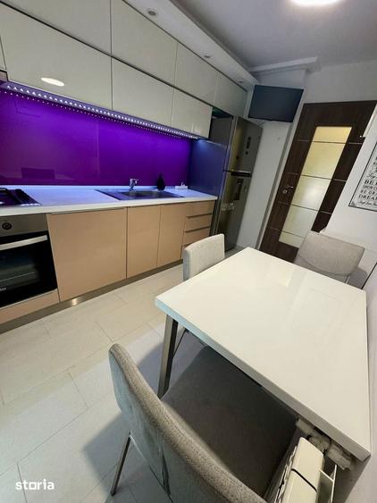 Apartament cu 3 camere semidecomandat în Colentina