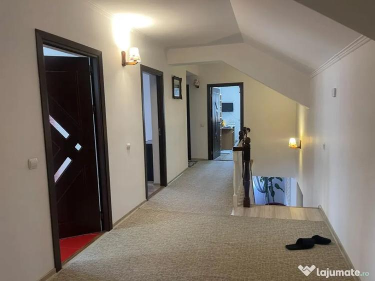 Casă cu 7 camere cu Teren 800 Mp în Central