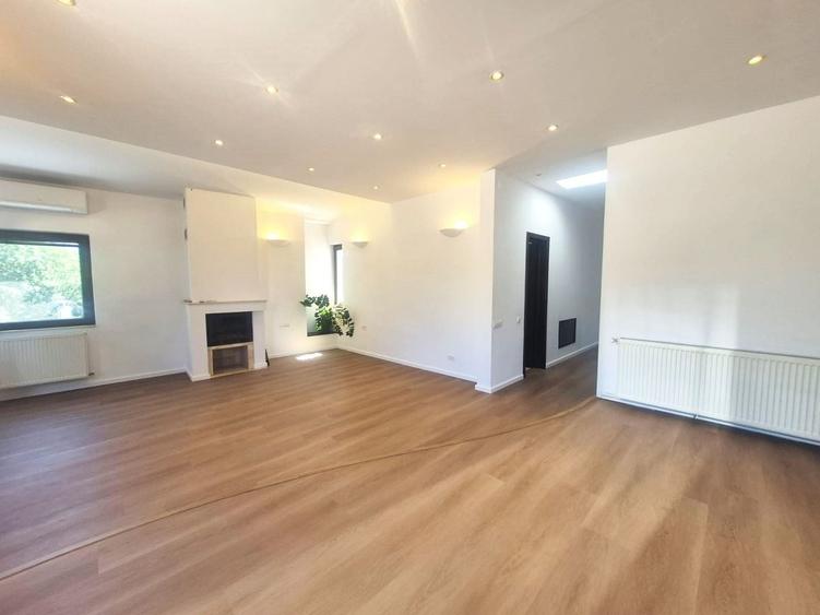 Apartament cu 5 camere decomandat în Kiseleff