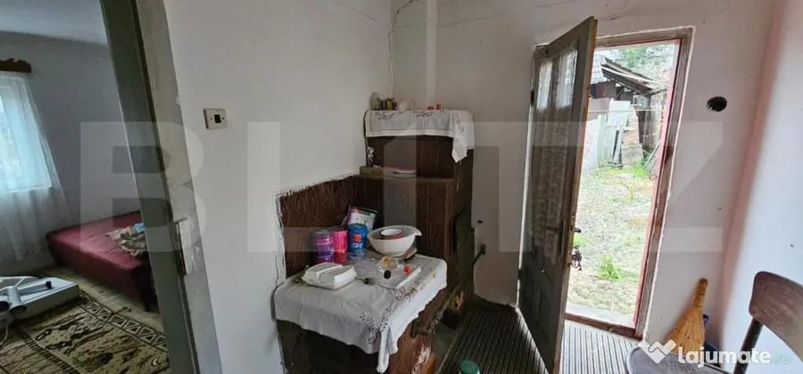 Casă cu 2 camere cu Teren 1200 Mp în Central