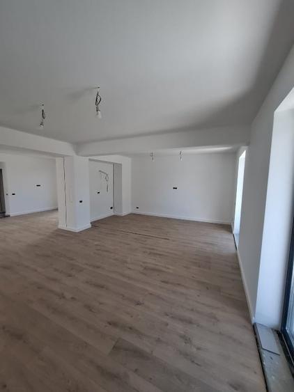 Casă individuală cu 5 camere cu Canalizare în Voluntari