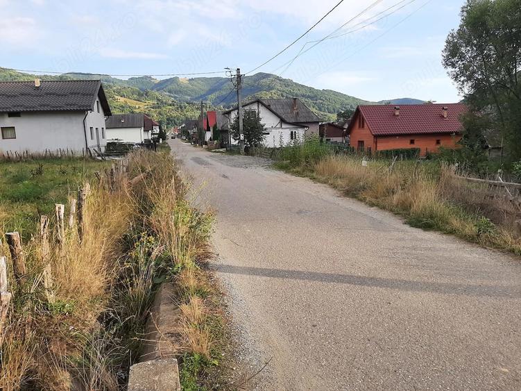 Teren de 1000 mp, în Telciu