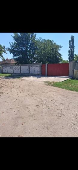 Casă cu 3 camere cu Teren 1500 Mp în Central