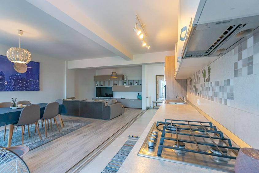 Apartament cu 3 camere decomandat, mobilat în Central