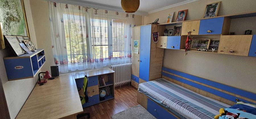 Apartament cu 4 camere decomandat în Ghencea