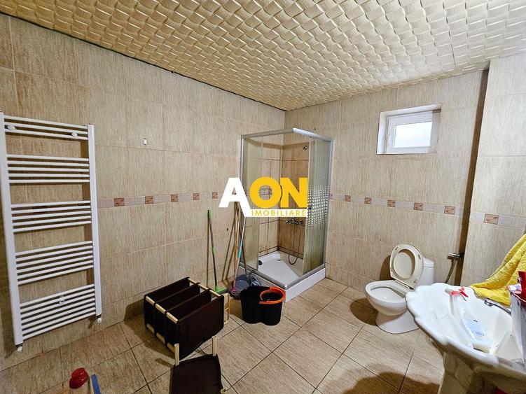 Casă individuală cu 5 camere cu Canalizare în Cetate