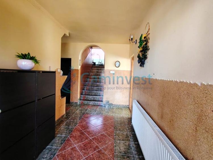 Casă individuală cu 15 camere cu Canalizare în Sântandrei