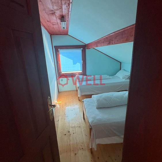 Casă individuală cu 9 camere cu Teren 1058 Mp în Central