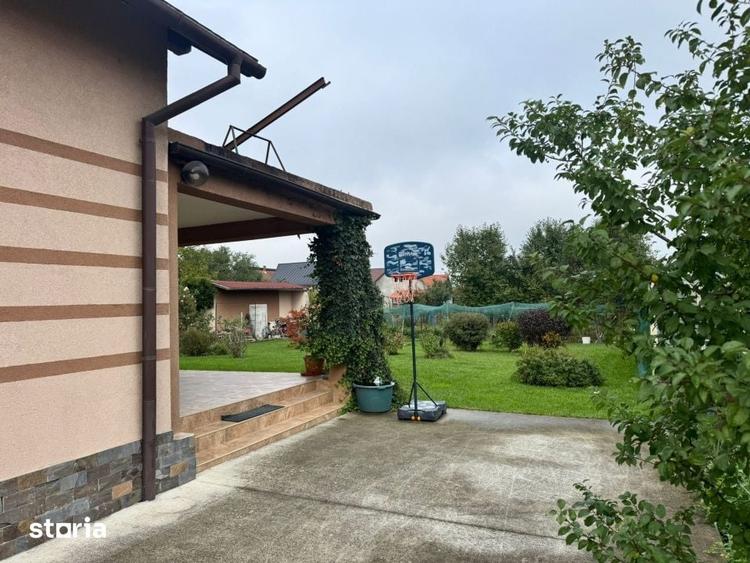 Casa superba spatioasa intr-o zona linistiota aproape de oras - 9
