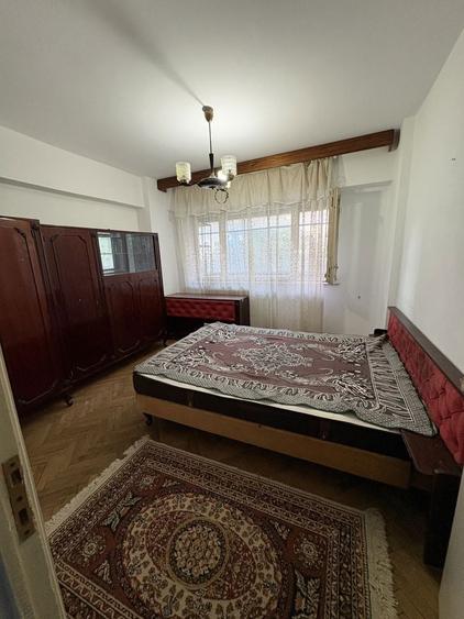 Apartament cu 3 camere decomandat în Lacu