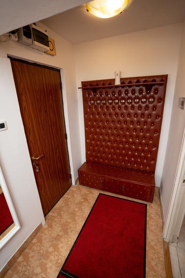 Apartament cu 3 camere decomandat în Capitol