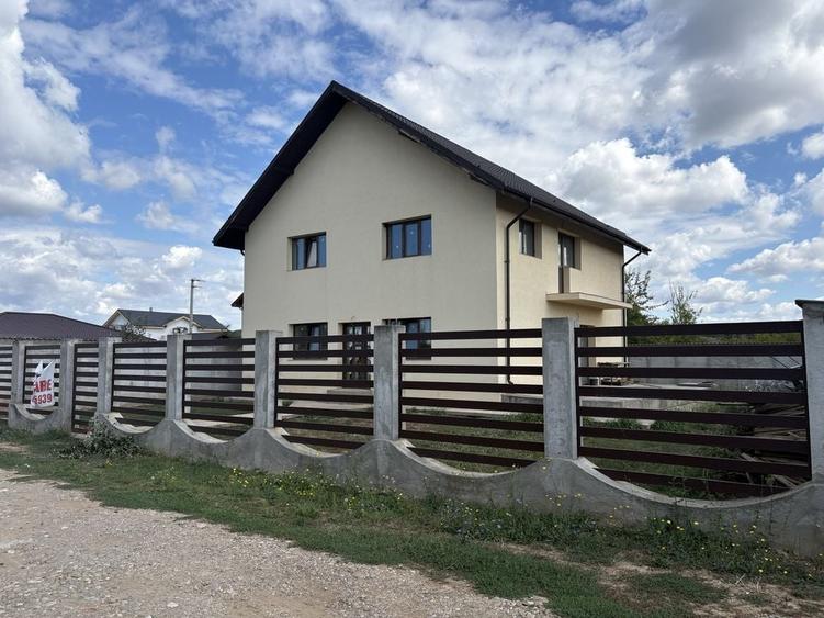 Casă cu 4 camere în Dumbrăveni