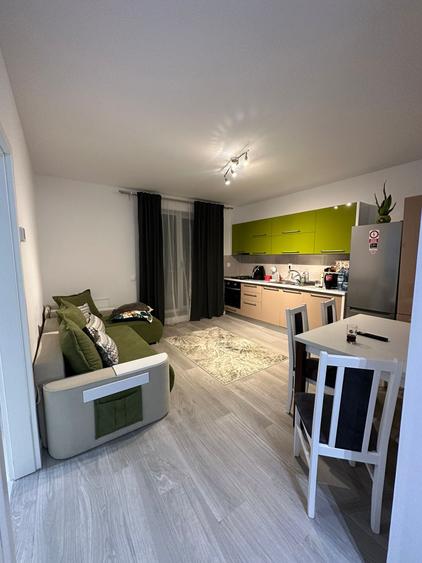 Apartament cu 2 camere semidecomandat, mobilat în Chinteni