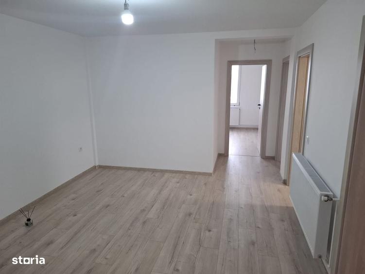 Apartament cu 3 camere decomandat în Șura Mică