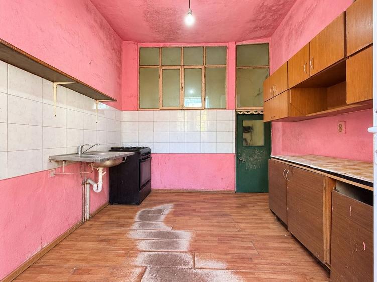 Casă individuală cu 3 camere cu Canalizare în Central