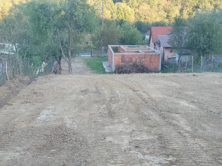 Casă cu 2 camere cu Teren 1142 Mp în Milova