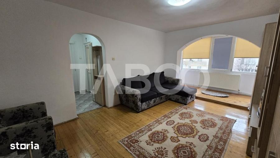 Apartament cu 2 camere semidecomandat, mobilat în Trei Stejari