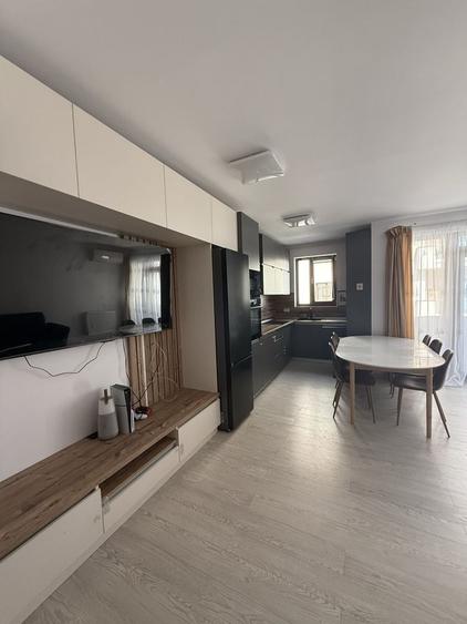 Apartament cu 3 camere decomandat în Satu Nou