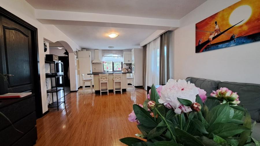 Casă individuală cu 5 camere cu Teren 300 Mp în Tunari