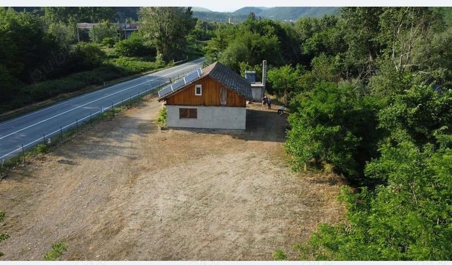 Casă cu 2 camere cu Teren 1500 Mp în Topleț