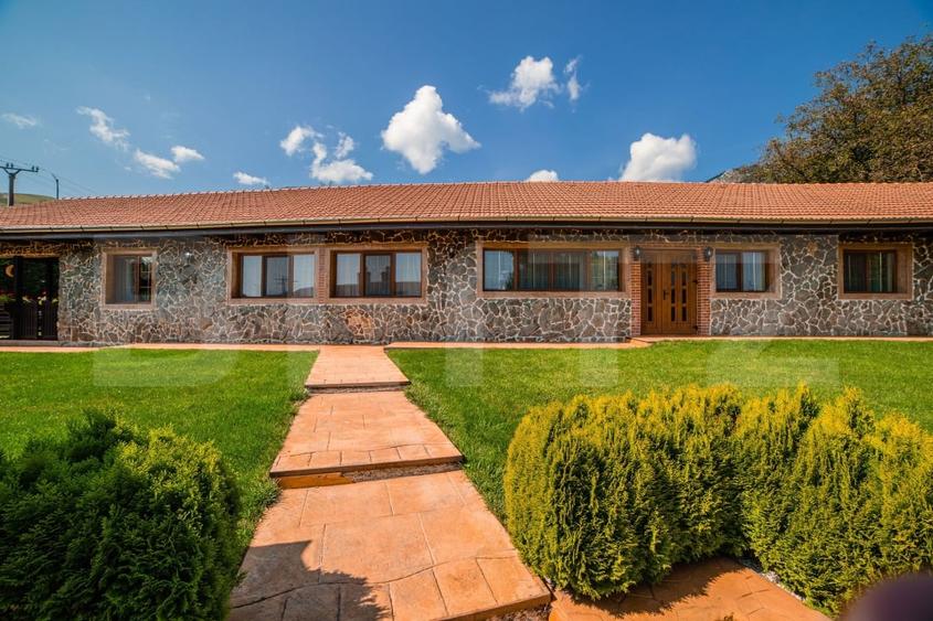 Casă individuală cu 5 camere cu Piscina în Izvoarele (Livezile)