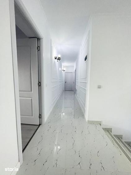 Casă cu 6 camere cu Teren 370 Mp în Haieu