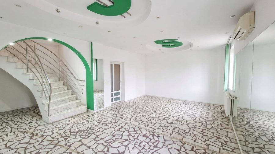 Casă individuală cu 7 camere cu Piscina în Sălaj