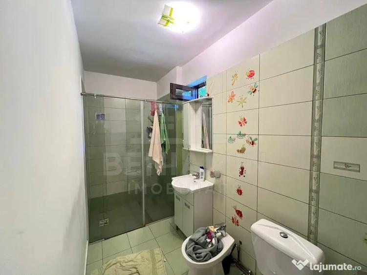 Casă cu 8 camere cu Teren 1100 Mp în Central