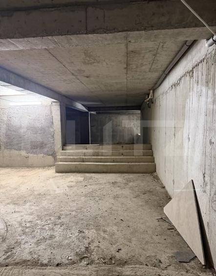 Apartament cu 4 camere decomandat în Clăbucet